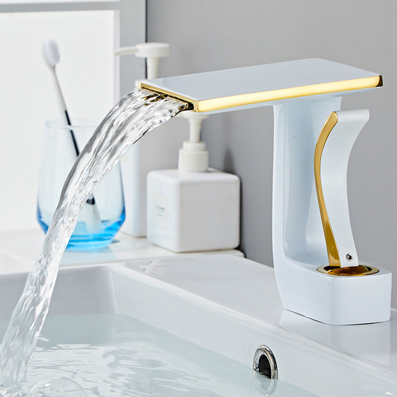 Luxury Single Handle Sink Faucet Bathroom Brass Centerset Faucet Clearhalo 'Bathroom Remodel & Bathroom Fixtures' 'Bathroom Sink Faucets' 'Bathroom Sinks & Faucet Components' 'bathroom_sink_faucets' 'Home Improvement' 'home_improvement' 'home_improvement_bathroom_sink_faucets' 7164844