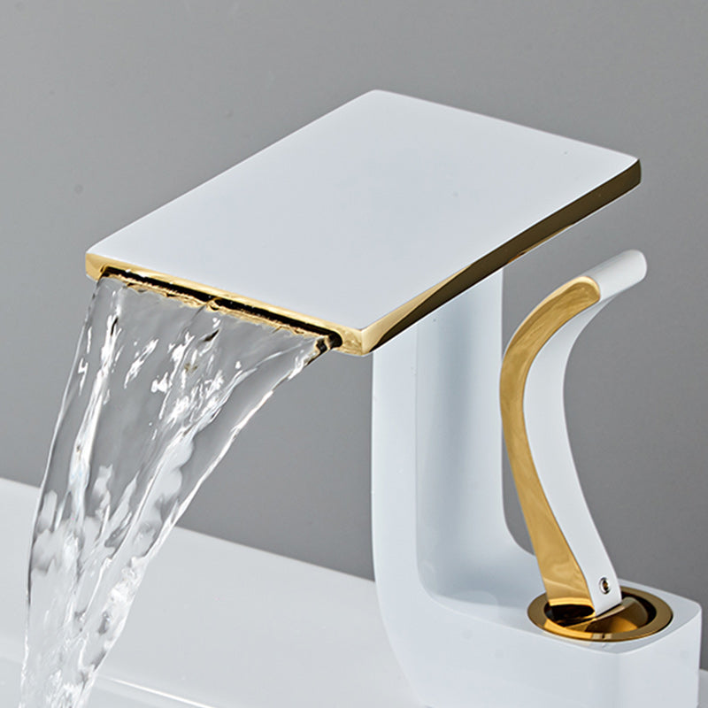 Luxury Single Handle Sink Faucet Bathroom Brass Centerset Faucet Clearhalo 'Bathroom Remodel & Bathroom Fixtures' 'Bathroom Sink Faucets' 'Bathroom Sinks & Faucet Components' 'bathroom_sink_faucets' 'Home Improvement' 'home_improvement' 'home_improvement_bathroom_sink_faucets' 7164848