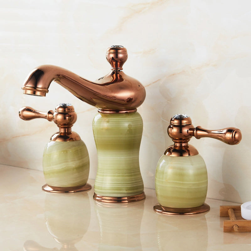 Widespread Bathroom Faucet Low Arc 3 Holes Lever Handles Faucet Verde Claro Lujoso Clearhalo 'bathroom_sink_faucets' 'Conjunta de Baño y Conjunta de Grifo' 'Coronamiento de Baño y Dispositivo de Baño' 'Grifo del lavabo del baño' 'Hogar' 'home_improvement' 'home_improvement_bathroom_sink_faucets' 'Mejoras para el hogar' 7182360