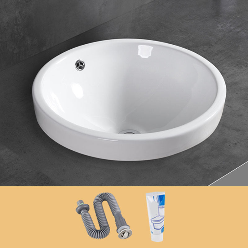 Contemporary Bathroom Sink with Overflow Porcelain Round Vessel Bathroom Sink Only 17"L x 17"W x 7"H Clearhalo 'Bathroom Remodel & Bathroom Fixtures' 'Bathroom Sinks & Faucet Components' 'Bathroom Sinks' 'bathroom_sink' 'Home Improvement' 'home_improvement' 'home_improvement_bathroom_sink' 7195992