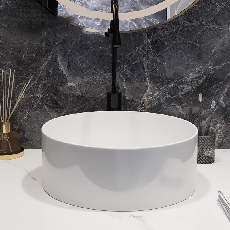 Modern Style Vessel Bathroom Sink Round Ceramic Vessel Bathroom Sink in White Clearhalo 'Bathroom Remodel & Bathroom Fixtures' 'Bathroom Sinks & Faucet Components' 'Bathroom Sinks' 'bathroom_sink' 'Home Improvement' 'home_improvement' 'home_improvement_bathroom_sink' 7196123