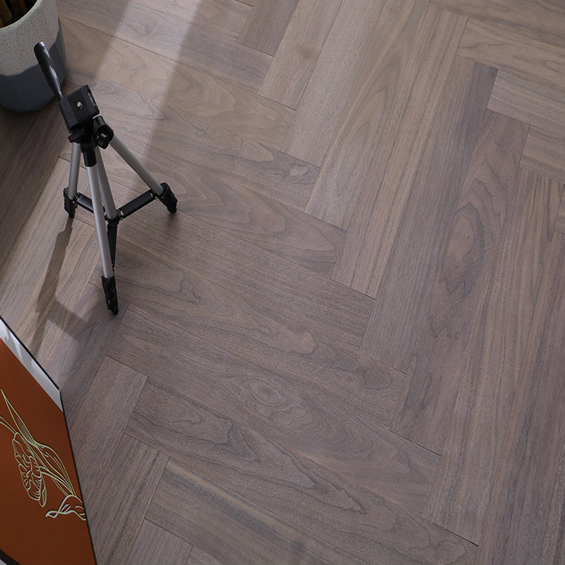 Indoor Laminate Floor Wooden Click-clock Scratch Resistant Laminate Floor Grey Clearhalo 'Flooring 'Home Improvement' 'home_improvement' 'home_improvement_laminate_flooring' 'Laminate Flooring' 'laminate_flooring' Walls and Ceiling' 7202915