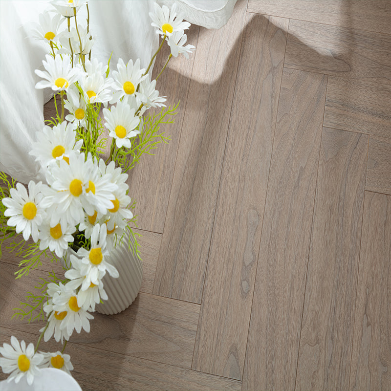 Indoor Laminate Floor Wooden Click-clock Scratch Resistant Laminate Floor Silver Gray Clearhalo 'Flooring 'Home Improvement' 'home_improvement' 'home_improvement_laminate_flooring' 'Laminate Flooring' 'laminate_flooring' Walls and Ceiling' 7202923