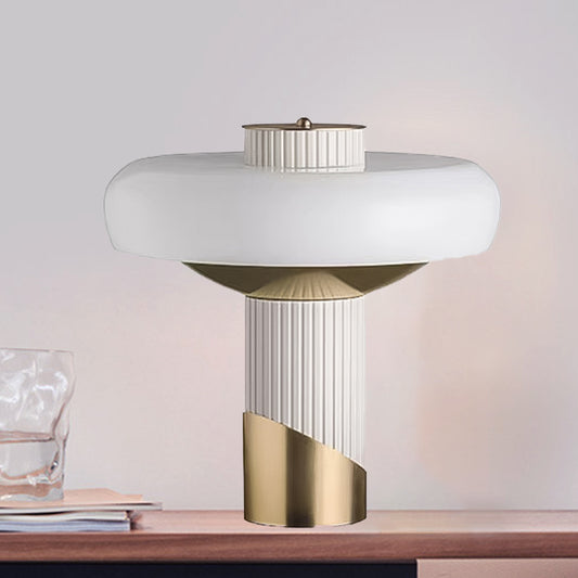 Mushroom Table Lighting Modern Metallic LED Bedroom Small Desk Lamp in White and Gold White-Gold Clearhalo 'Lamps' 'Table Lamps' Lighting' 730814
