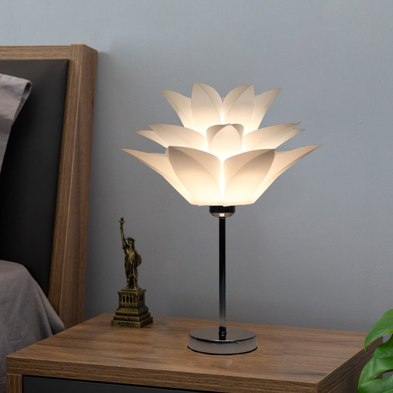 1 Light Bedroom Nightstand Light Contemporary White Table Lamp with Flower Acrylic Shade Clearhalo 'Lamps' 'Table Lamps' Lighting' 730905