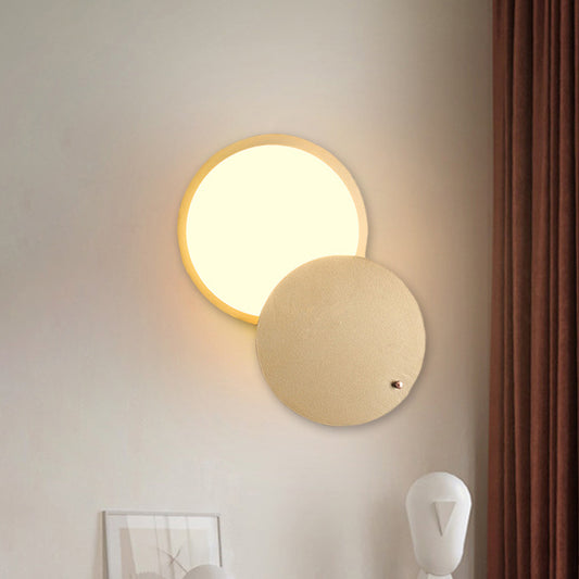 Metal Round Wall Sconce Light Contemporary LED Wall Lamp Fixture in Gold with Rotatable Design Clearhalo 'Cast Iron' 'Glass' 'Industrial' 'Modern wall lights' 'Modern' 'Tiffany' 'Traditional wall lights' 'Wall Lamps & Sconces' 'Wall Lights' Lighting' 731981