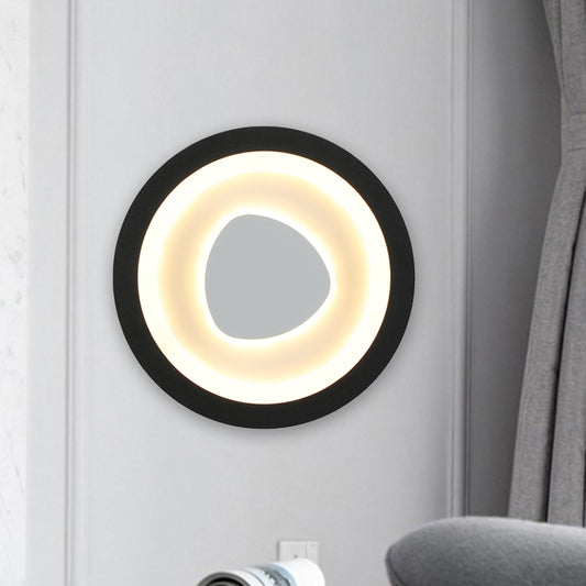 Simple Circle and Triangle Wall Light Fixture Metal LED Corner Sconce in Black with Acrylic Shade Black Clearhalo 'Cast Iron' 'Glass' 'Industrial' 'Modern wall lights' 'Modern' 'Tiffany' 'Traditional wall lights' 'Wall Lamps & Sconces' 'Wall Lights' Lighting' 731993