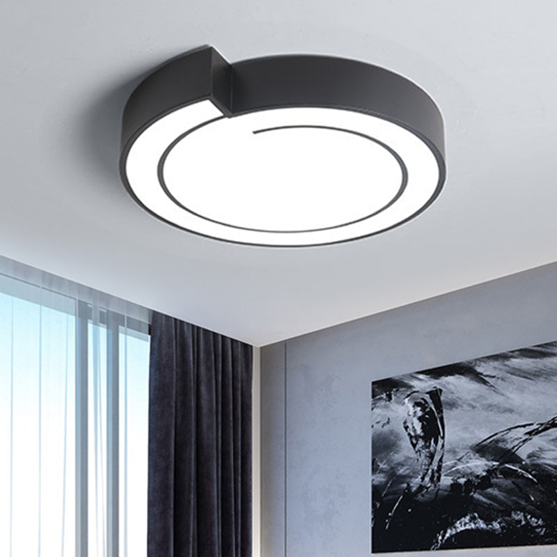 White/Black Round Ceiling Flush Minimalist 18"/21.5" W LED Metal Flush Mount Fixture in Warm/White Light Black Clearhalo 'Ceiling Lights' 'Close To Ceiling Lights' 'Close to ceiling' 'Flush mount' Lighting' 732079