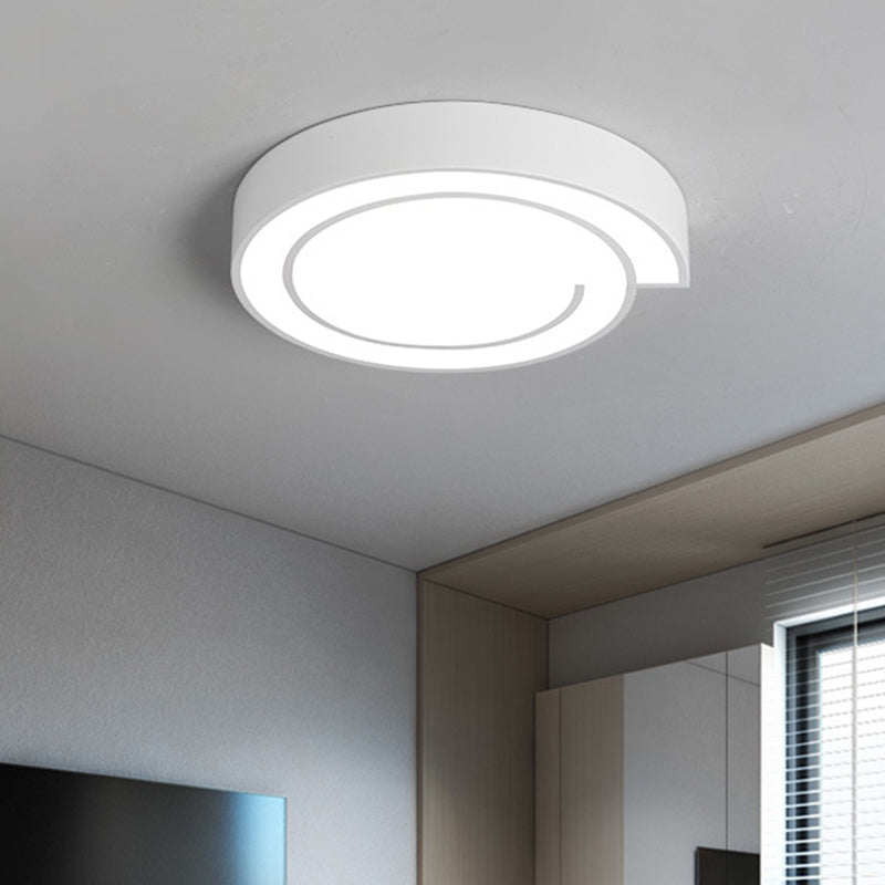 White/Black Round Ceiling Flush Minimalist 18"/21.5" W LED Metal Flush Mount Fixture in Warm/White Light White Clearhalo 'Ceiling Lights' 'Close To Ceiling Lights' 'Close to ceiling' 'Flush mount' Lighting' 732085