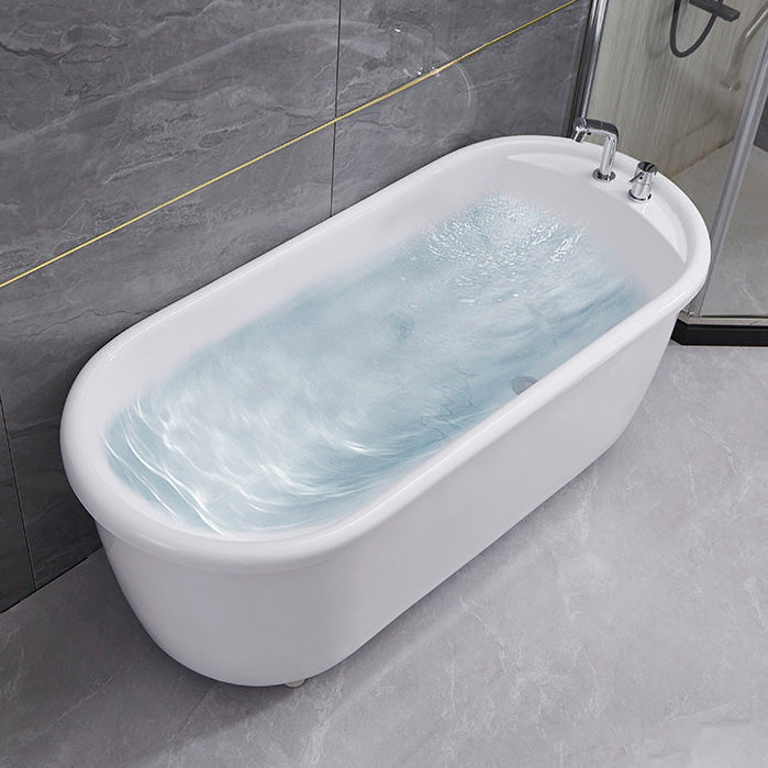 Modern Oval Bathtub Acrylic Stand Alone Soaking Soaking Bath 67"L x 26"W x 23"H Bathtub & Silver Two-Piece Set Clearhalo 'Bathroom Remodel & Bathroom Fixtures' 'Bathtubs' 'Home Improvement' 'home_improvement' 'home_improvement_bathtubs' 'Showers & Bathtubs' 7324526