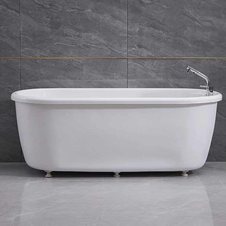 Modern Oval Bathtub Acrylic Stand Alone Soaking Soaking Bath 63"L x 26"W x 23"H Bathtub & Silver Two-Piece Set Clearhalo 'Bathroom Remodel & Bathroom Fixtures' 'Bathtubs' 'Home Improvement' 'home_improvement' 'home_improvement_bathtubs' 'Showers & Bathtubs' 7324531