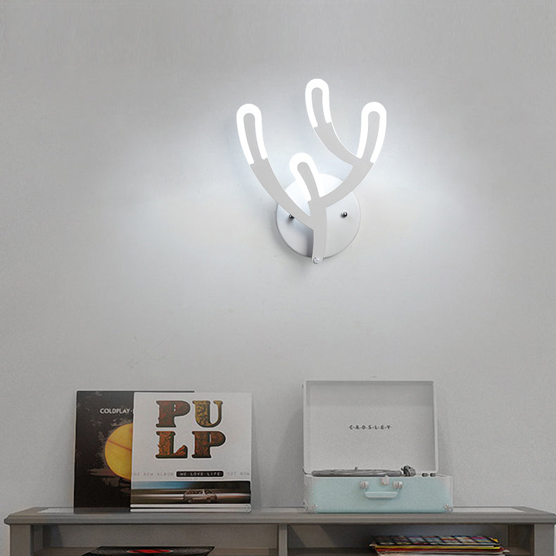 Deer Horn LED Wall Light Animal Style Acrylic Wall Sconce in White for Adult Kid Bedroom Clearhalo 'Wall Lamps & Sconces' 'Wall Lights' Lighting' 73563