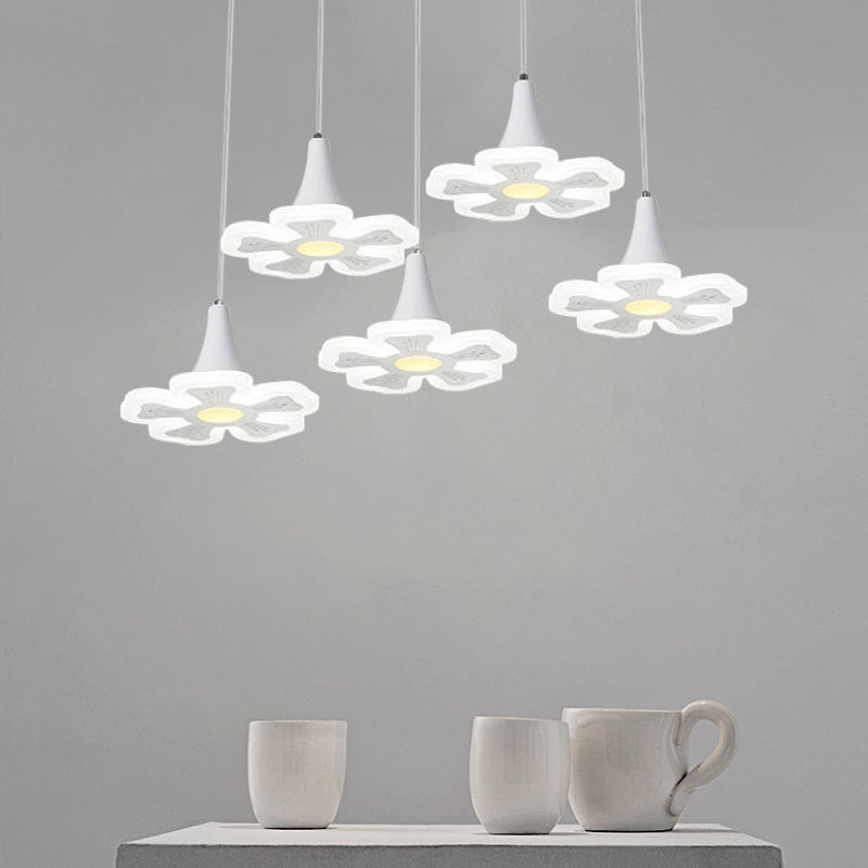 Modern Flower Cluster Pendant Acrylic LED 3/5 Lights Dining Room Ceiling Lighting in Warm/White Light Clearhalo 'Ceiling Lights' 'Modern Pendants' 'Modern' 'Pendant Lights' 'Pendants' Lighting' 769535