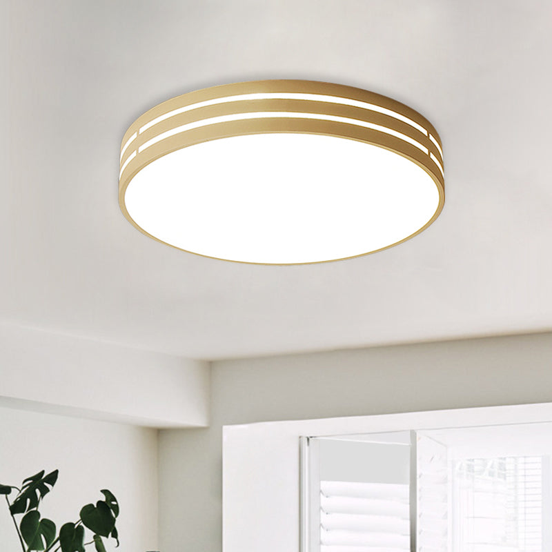 Simple Round Flush Ceiling Light Fixture Metallic LED Bedroom Flush Mounted Lamp in White White Clearhalo 'Ceiling Lights' 'Close To Ceiling Lights' 'Close to ceiling' 'Flush mount' Lighting' 787487