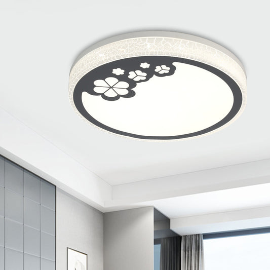 Modernist Round Flushmount Lighting Metal LED Bedroom Flush Mount in White and Black with Leaf Pattern Black-White Clearhalo 'Ceiling Lights' 'Close To Ceiling Lights' 'Close to ceiling' 'Flush mount' Lighting' 798741