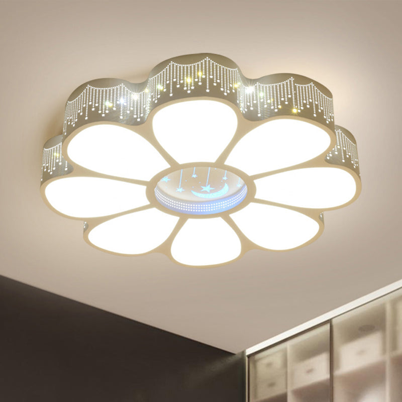 Metallic Floral Shaped Flushmount Lighting Modernist LED White Ceiling Mounted Lamp White Clearhalo 'Ceiling Lights' 'Close To Ceiling Lights' 'Close to ceiling' 'Flush mount' Lighting' 927695