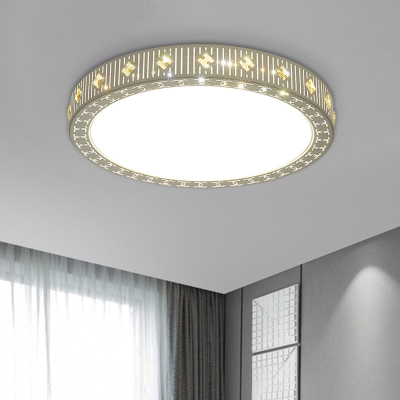 Round Ceiling Flush Mount Modernism Metallic LED Bedroom Flush Light Fixture in White Clearhalo 'Ceiling Lights' 'Close To Ceiling Lights' 'Close to ceiling' 'Flush mount' Lighting' 963497