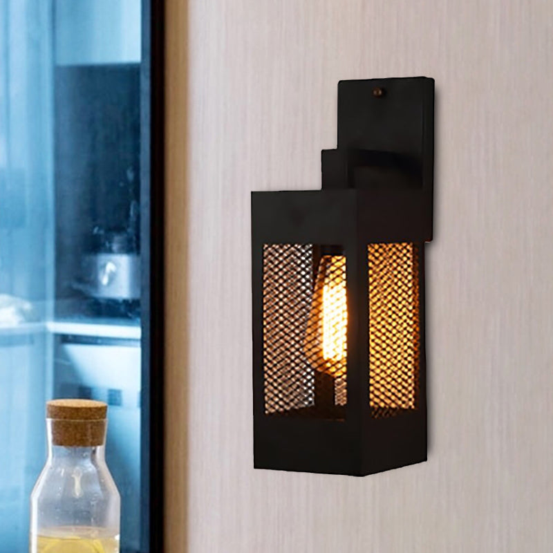 1 Light Sconce Lamp with Rectangle Mesh Metal Shade Vintage Style Indoor Wall Sconce Light in Black Clearhalo 'Art deco wall lights' 'Cast Iron' 'Glass' 'Industrial wall lights' 'Industrial' 'Middle century wall lights' 'Modern' 'Rustic wall lights' 'Tiffany' 'Traditional wall lights' 'Wall Lamps & Sconces' 'Wall Lights' Lighting' 968866