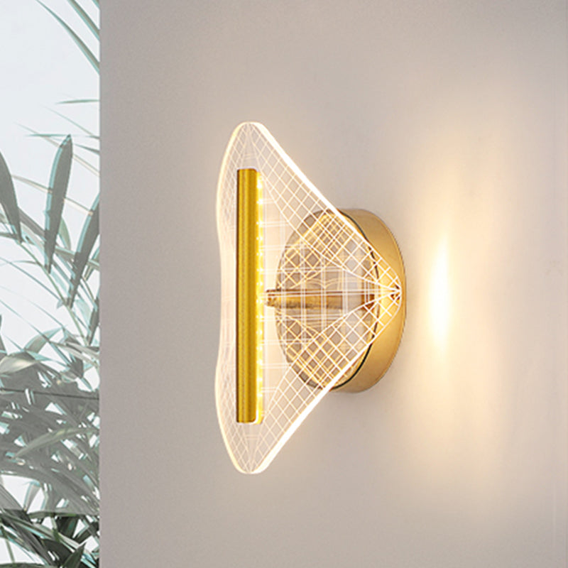 Metallic Geometric Sconce Light Fixture Minimal LED Gold Wall Lighting Idea in White/Warm Light for Living Room Clearhalo 'Cast Iron' 'Glass' 'Industrial' 'Modern wall lights' 'Modern' 'Tiffany' 'Traditional wall lights' 'Wall Lamps & Sconces' 'Wall Lights' Lighting' 983284