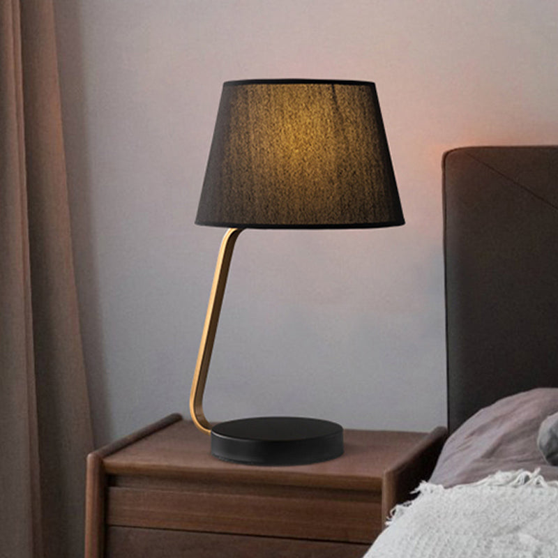 Nordic Urn-Like Reading Light Metal 1 Head Bedroom Nightstand Lamp with Fabric Shade in Black/White/Flaxen Clearhalo 'Lamps' 'Table Lamps' Lighting' 983330